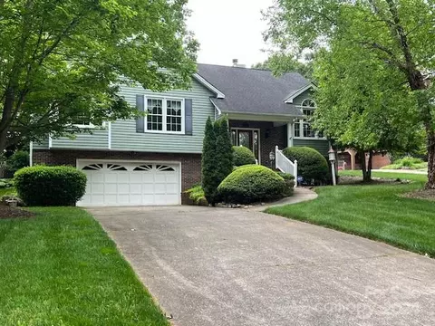 5193 Foley Dr, Hickory, NC 28602