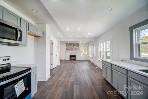 Entry Way - 710 Sloop Ave, Kannapolis, NC 28083 photo 1 of 2