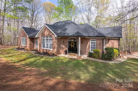 107 N Harbor Watch Dr, Statesville, NC 28677