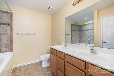 Bath - 10936 Tailwater St, Davidson, NC 28036 photo 2 of 3