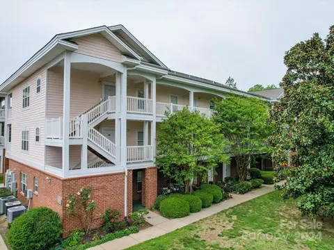 9323 Meadow Vista Rd, Charlotte, NC 28213