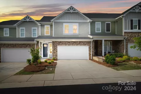 8145 Merryvale Ln, Charlotte, NC 28214