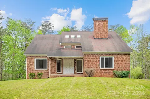 2528 Treetop Ln, Winston Salem, NC 27101