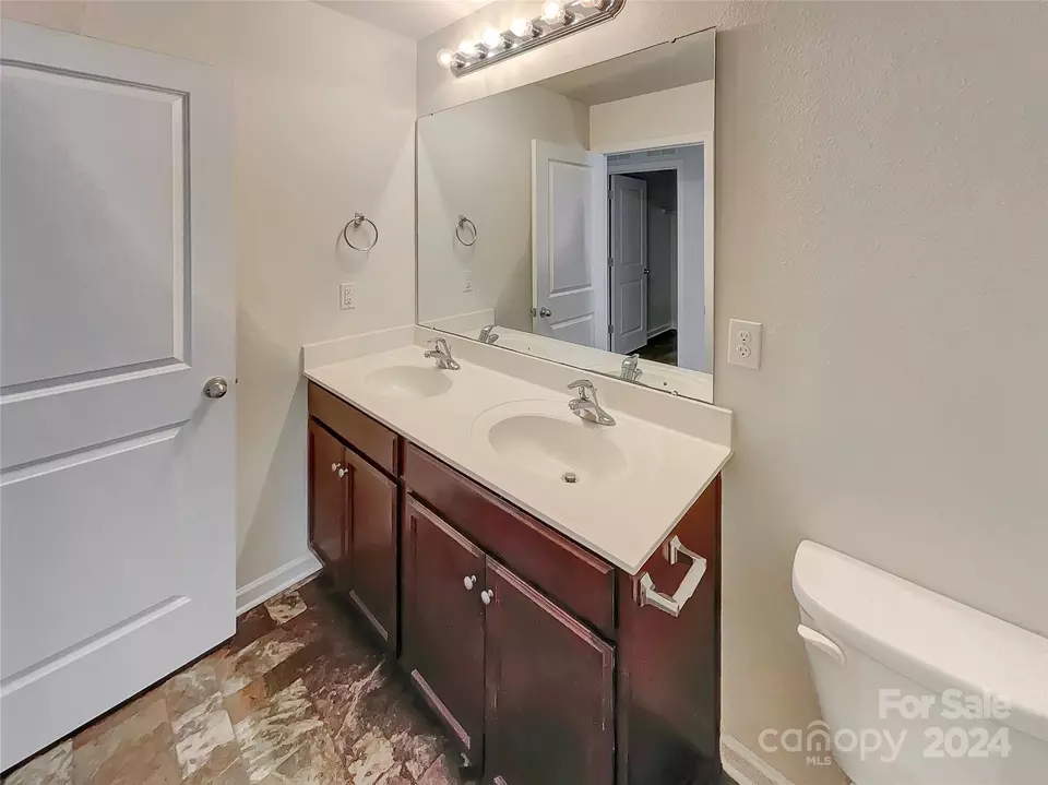 Bath - 3027 Green Apple Dr, Dallas, NC 28034 photo 3 of 5