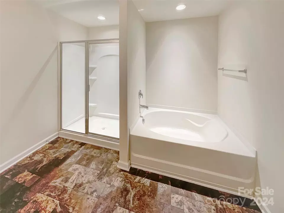 Bath - 3027 Green Apple Dr, Dallas, NC 28034 photo 5 of 5