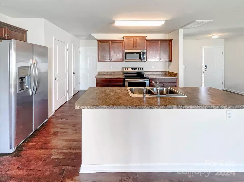 Kitchen - 3027 Green Apple Dr, Dallas, NC 28034 photo 2 of 2