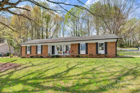 1511 Old Carriage Dr, Newton, NC 28658