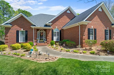 Exterior - 2804 Monterrey Ln, Monroe, NC 28110 photo 2 of 9