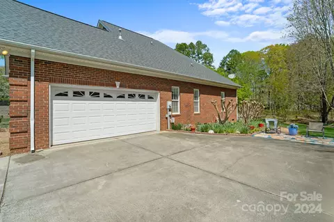 Exterior - 2804 Monterrey Ln, Monroe, NC 28110 photo 6 of 9