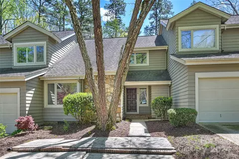 5718 Courtview Dr, Charlotte, NC 28226