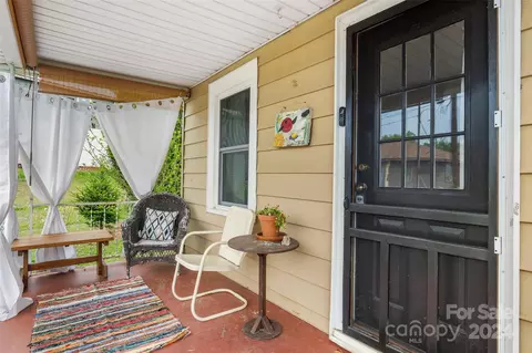86 Ridge St, Marion, NC 28752