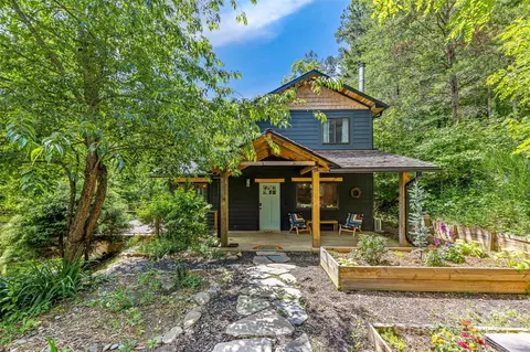 4 Libby Dr, Weaverville, NC 28787