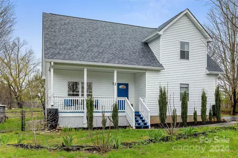 2 Buttonwood Ct, Asheville, NC 28806