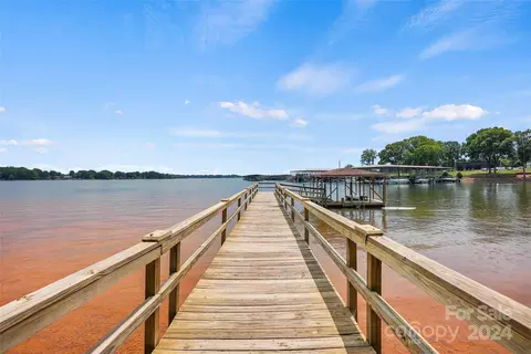 120 Surfside Ln, Mooresville, NC 28117