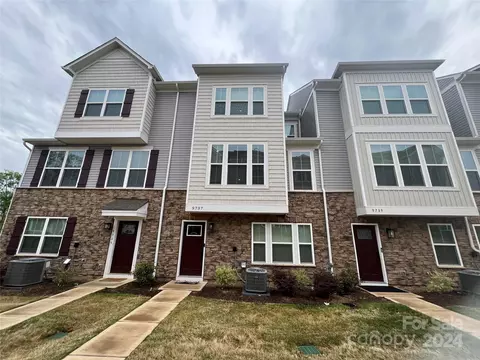 9737 Oaklawn Blvd, Huntersville, NC 28078