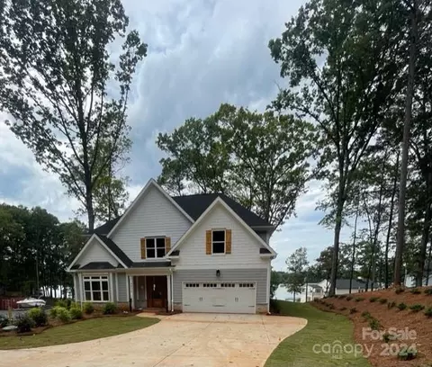 8832 Lynn Parker Ln, Charlotte, NC 28278