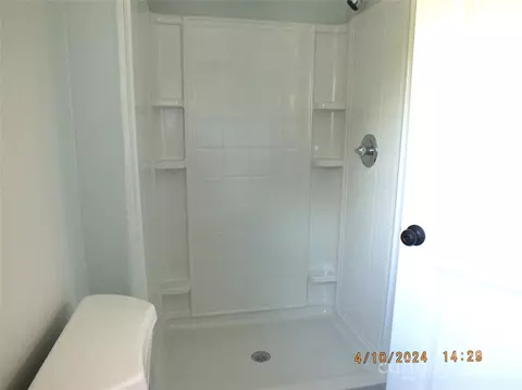 Bath - 4560 Cherrystone Rd, Lancaster, SC 29720 photo 3 of 4
