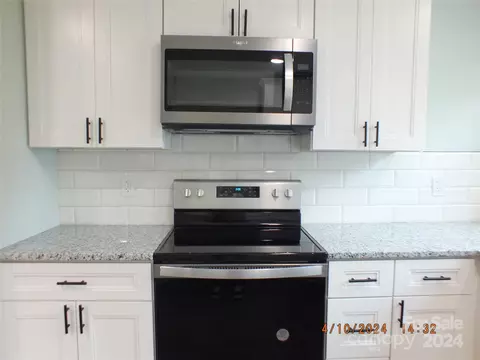 Kitchen - 4560 Cherrystone Rd, Lancaster, SC 29720 photo 5 of 7