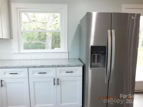 Kitchen - 4560 Cherrystone Rd, Lancaster, SC 29720 photo 6 of 7