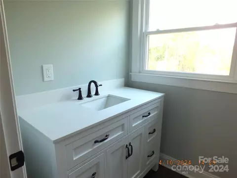 Bath - 4560 Cherrystone Rd, Lancaster, SC 29720 photo 2 of 4