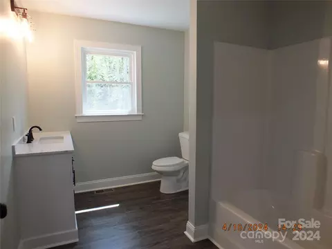 Bath - 4560 Cherrystone Rd, Lancaster, SC 29720 photo 4 of 4