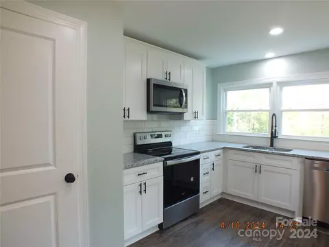 Kitchen - 4560 Cherrystone Rd, Lancaster, SC 29720 photo 2 of 7