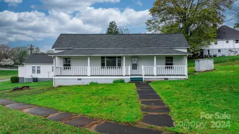 2214 S Center St, Hickory, NC 28602