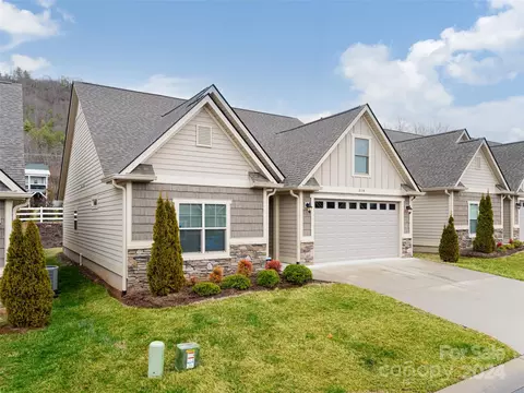 318 Windstone Dr, Fletcher, NC 28732