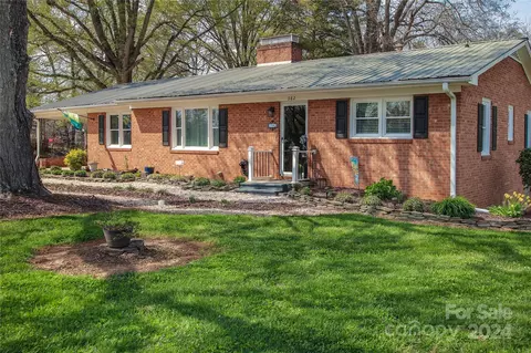 382 W Salisbury St, Denton, NC 27239