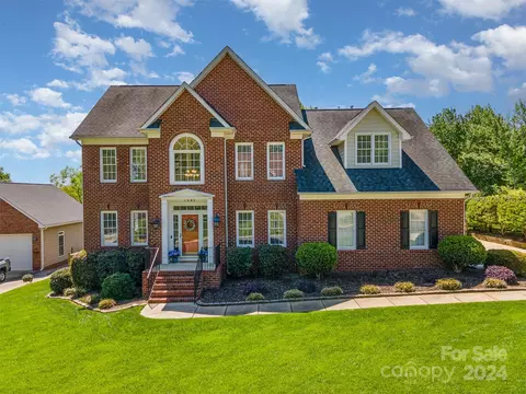 7080 Kidwelly Ln, Matthews, NC 28104