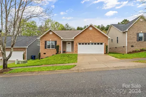 4284 Pickering Dr, Hickory, NC 28602