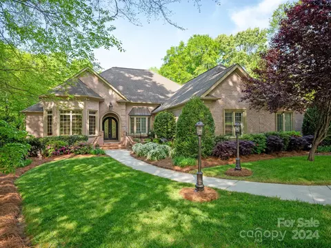 1100 Churchill Downs Dr, Waxhaw, NC 28173