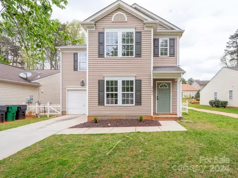 10404 Hugue Way, Charlotte, NC 28214