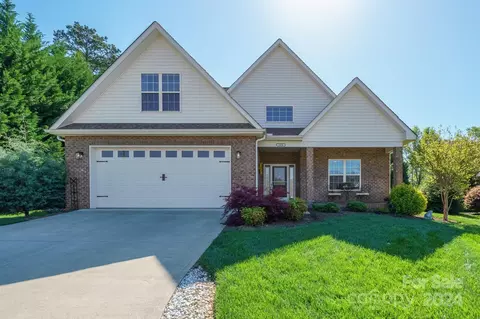1030 12th Avenue Nw Dr NW, Hickory, NC 28601