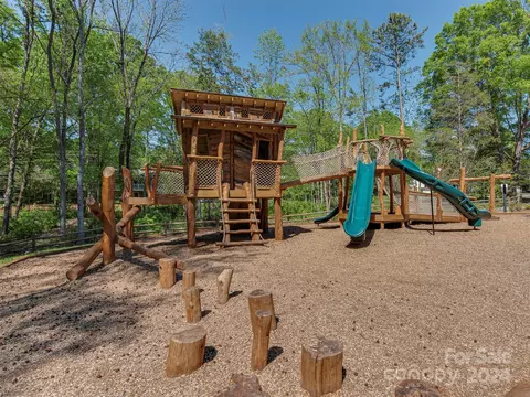 Exterior - 211 Hobbs St, Davidson, NC 28036 photo 9 of 10