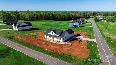 32 Pine Tree Rd, Taylorsville, NC 28681