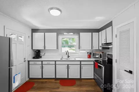 Kitchen - 1405 Deer Run Rd, Ridgeway, SC 29130 photo 2 of 4