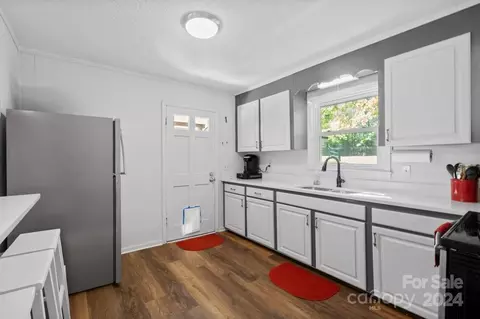 Kitchen - 1405 Deer Run Rd, Ridgeway, SC 29130 photo 3 of 4