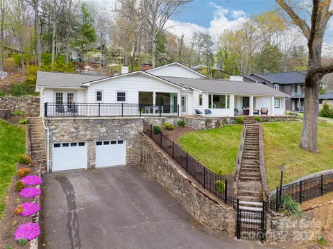 153 Greenview Dr, Waynesville, NC 28786
