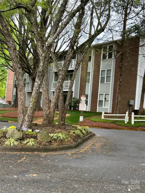 9541 Shannon Green D Dr #D, Charlotte, NC 28213