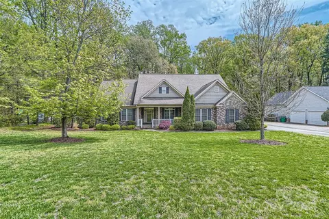 7020 Cheyenne Dr, Charlotte, NC 28262
