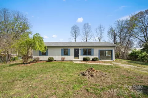 206 Fairfield Dr, Hendersonville, NC 28792