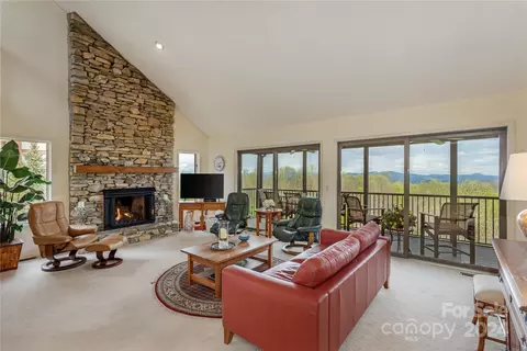 103 Fleetwood Plz, Laurel Park, NC 28739
