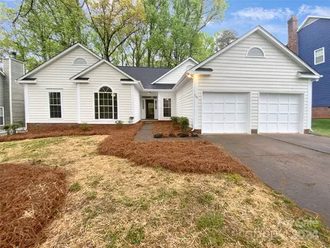 7104 Reedy Creek Rd, Charlotte, NC 28215