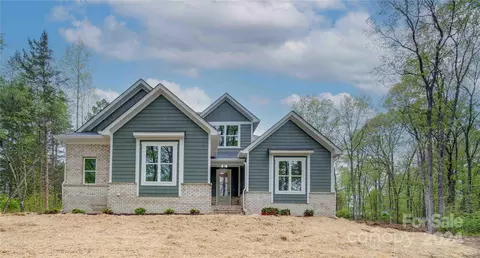293 Laurel Crest Dr, Kannapolis, NC 28081