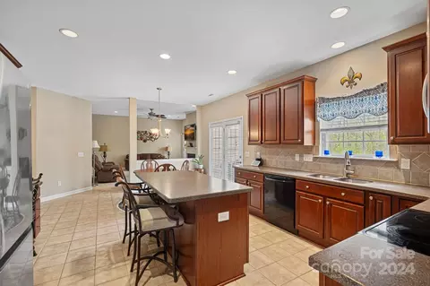 Kitchen - 607 Evening Mist Dr, Fort Mill, SC 29708 photo 3 of 3