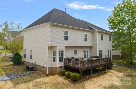 Exterior - 607 Evening Mist Dr, Fort Mill, SC 29708 photo 3 of 9