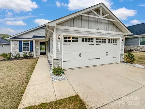 2213 Goldwood Dr, Charlotte, NC 28215