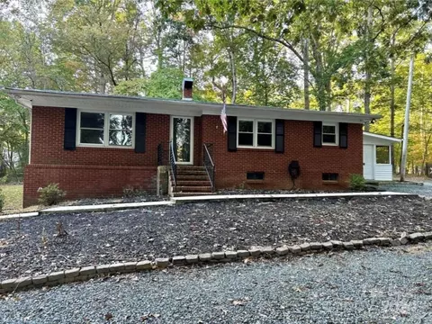 301 Crestview Dr, Albemarle, NC 28001