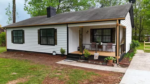206 Dawn Dr, Mount Holly, NC 28120